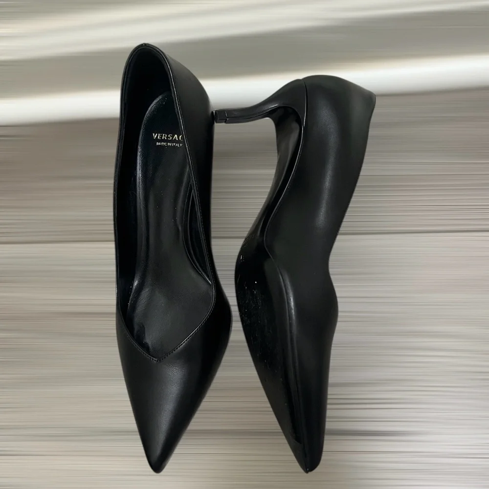 Versace Medusa Insignia Leather Pumps Heels Women's Size‎ 36 1/2